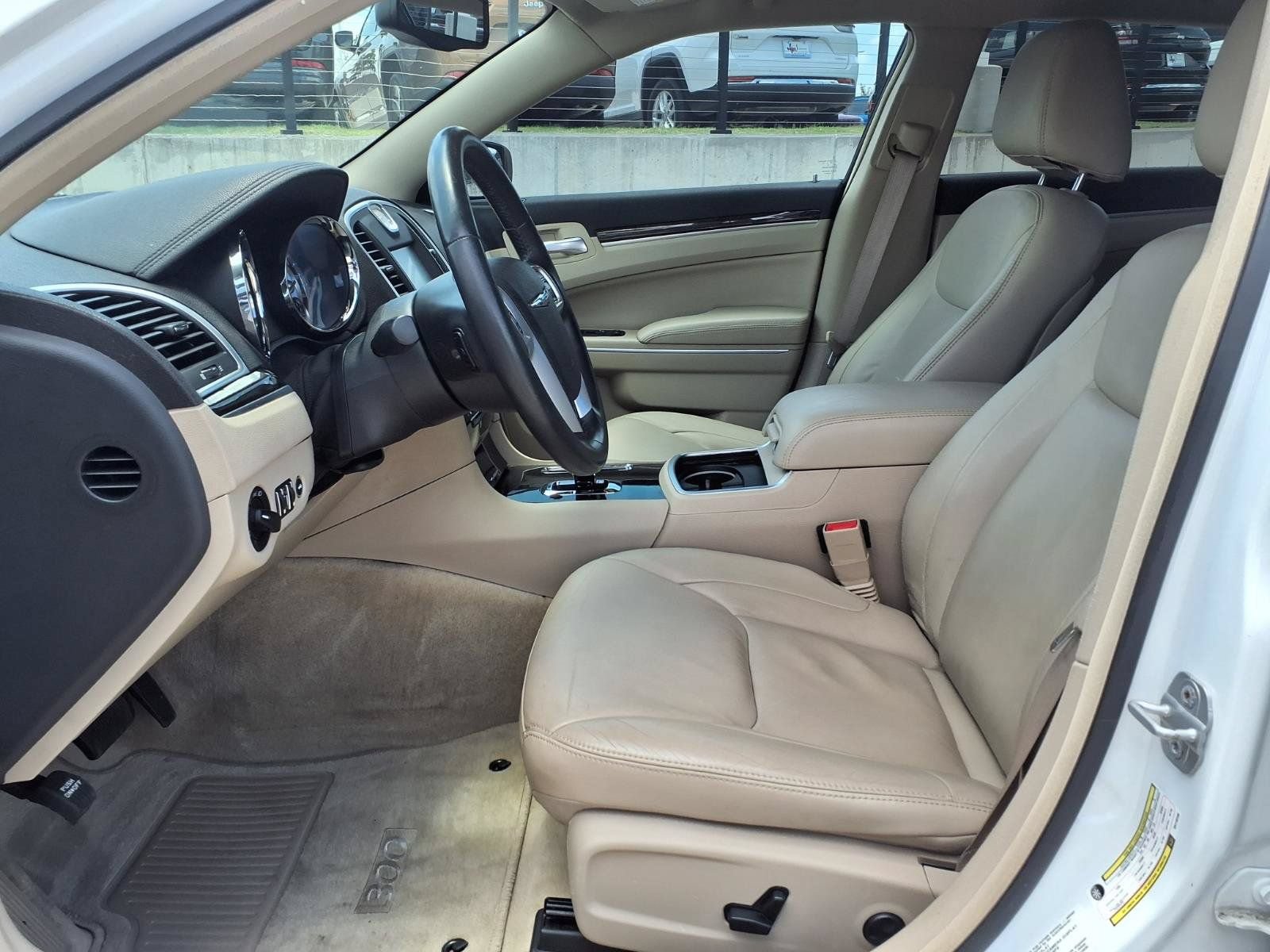 Used 2014 Chrysler 300 RWD image 17