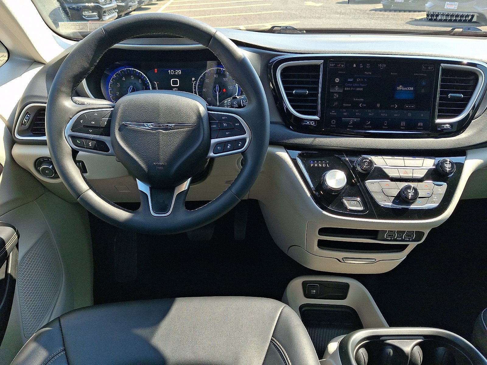 Used 2024 Chrysler Pacifica Touring-L FWD image 9