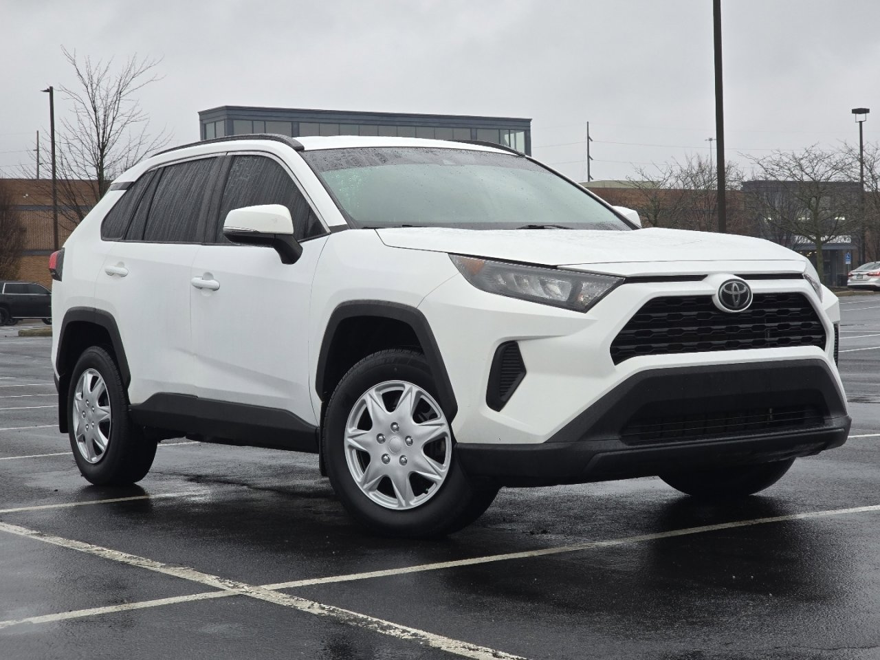 Used 2020 Toyota RAV4 LE image 2
