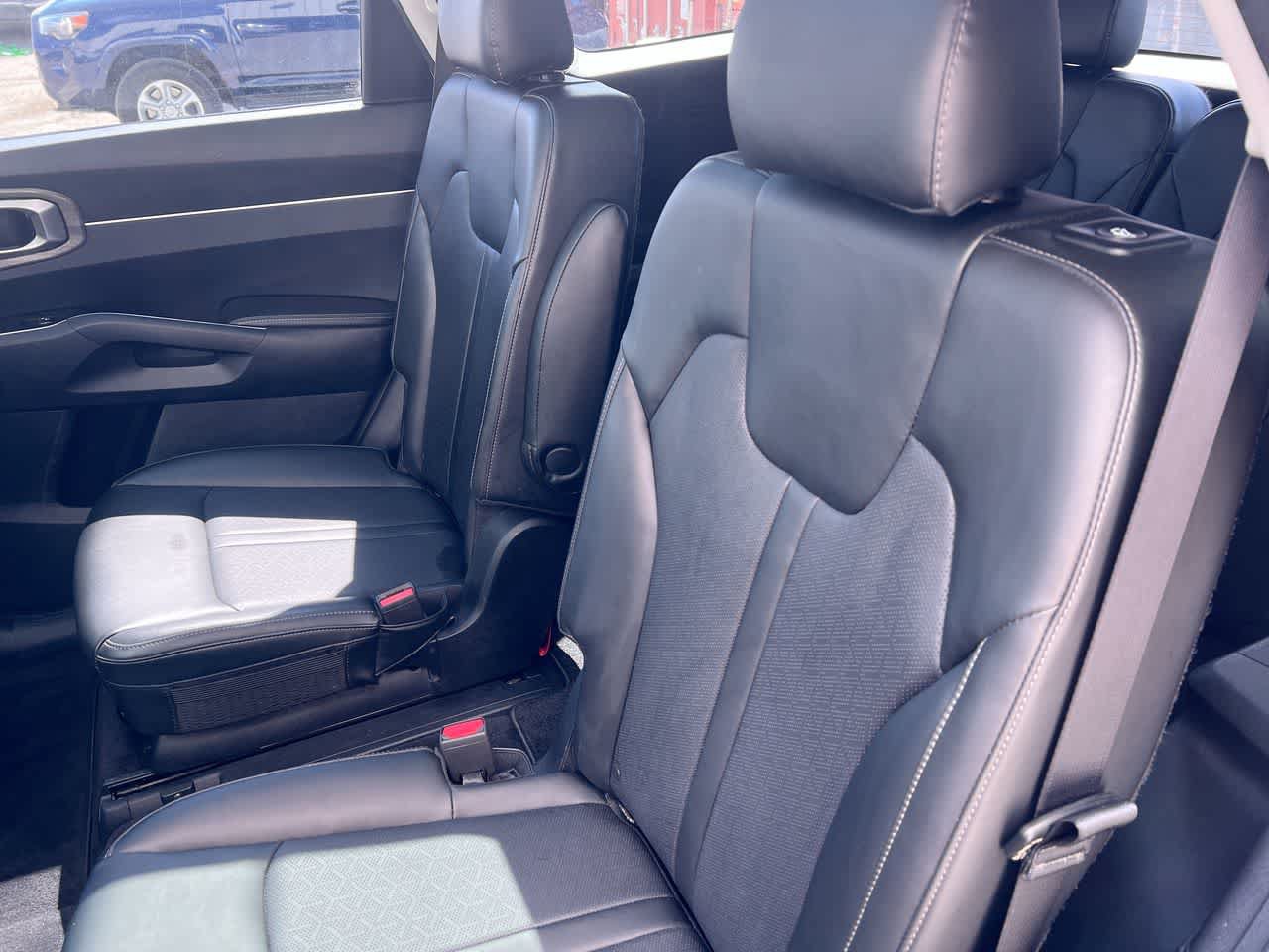 Certified 2025 Kia Soul LX w/ LX Technology Package FWD image 23