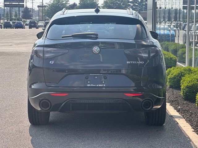 Used 2025 Alfa Romeo Stelvio Sprint AWD/4WD image 5