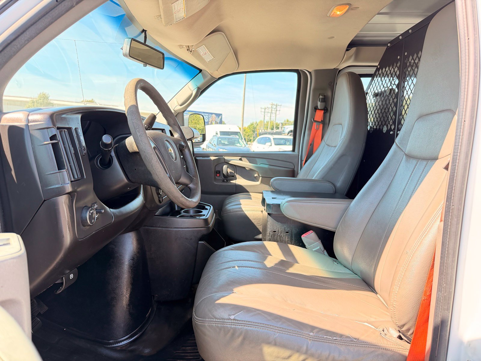 Used 2014 Chevrolet Express 2500 RWD image 15