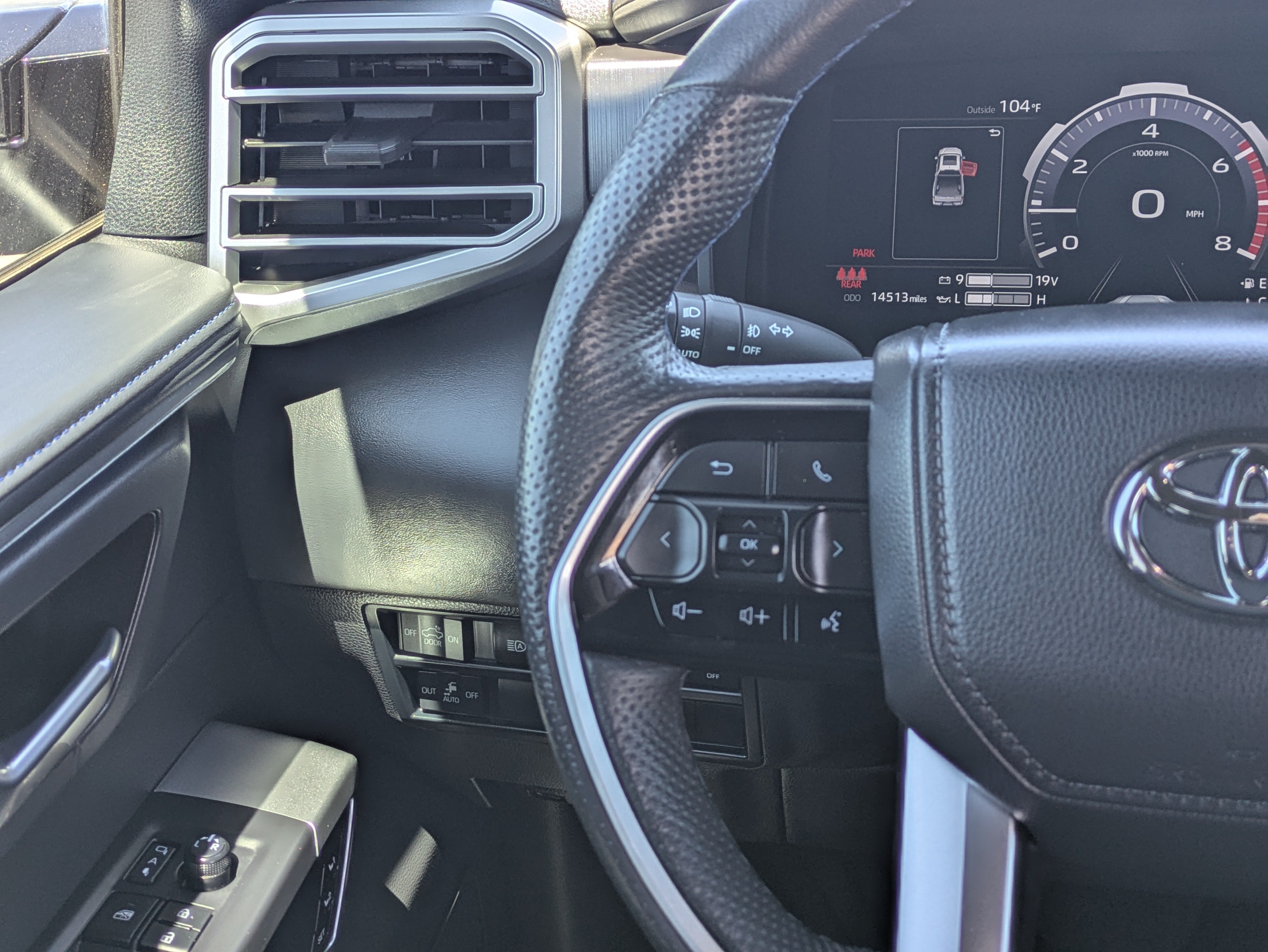Used 2024 Toyota Tundra Platinum AWD/4WD image 22