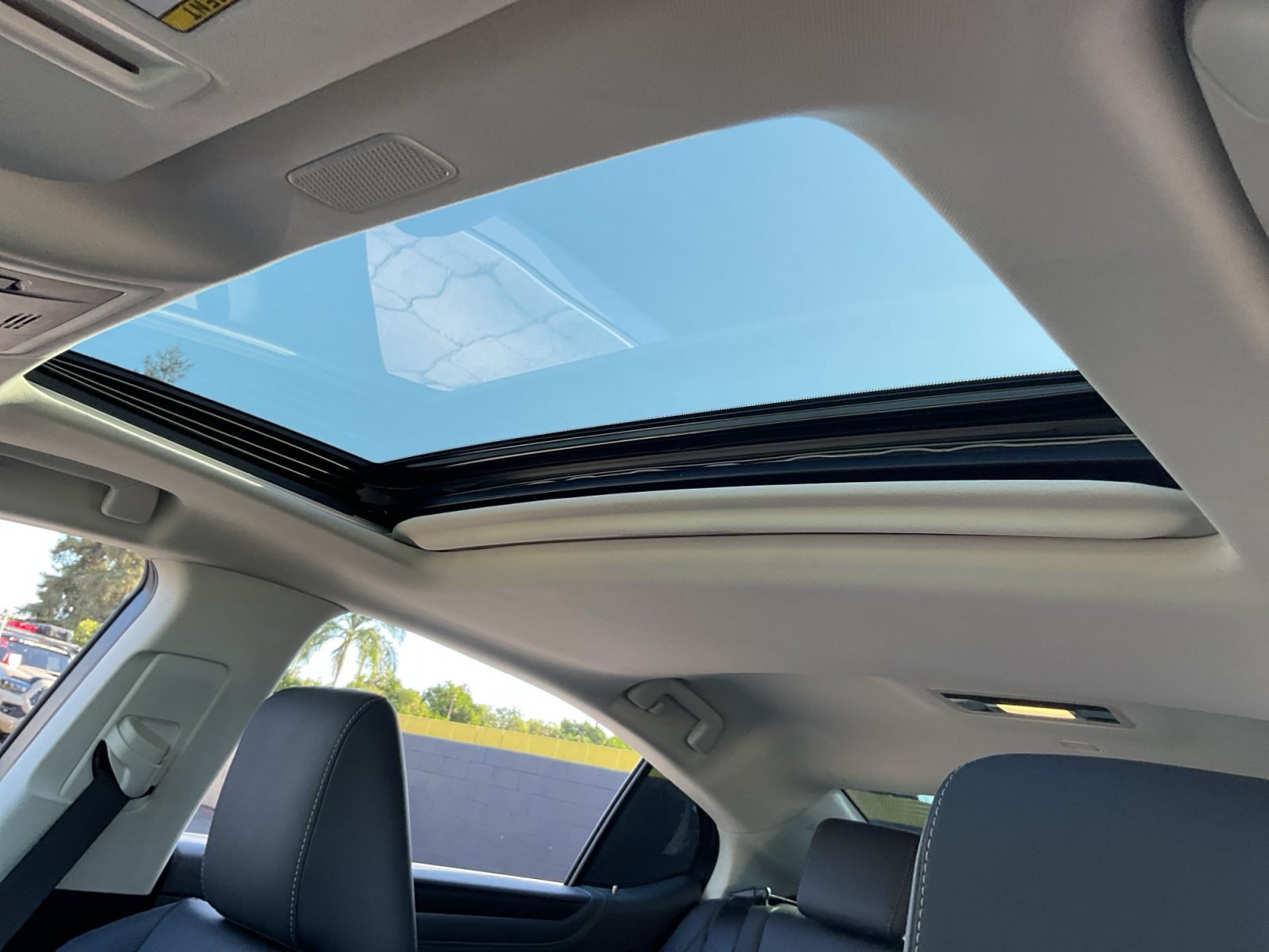 Used 2025 Lexus ES 300h w/ Premium Package FWD image 28
