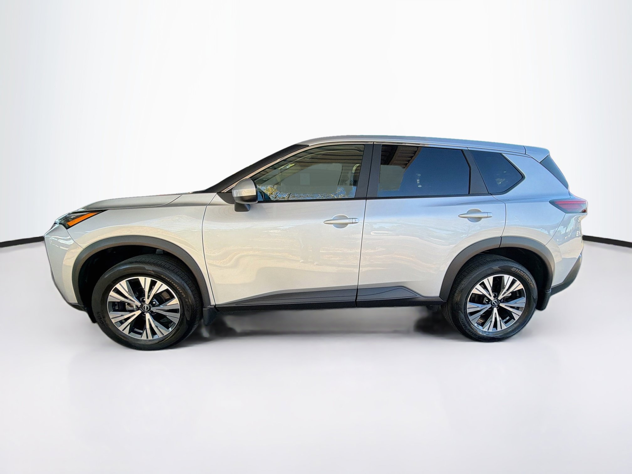Used 2023 Nissan Rogue SV AWD/4WD image 4