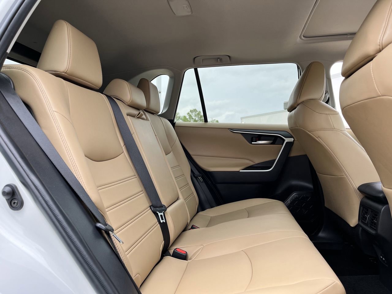 Used 2024 Toyota RAV4 XLE Premium image 28