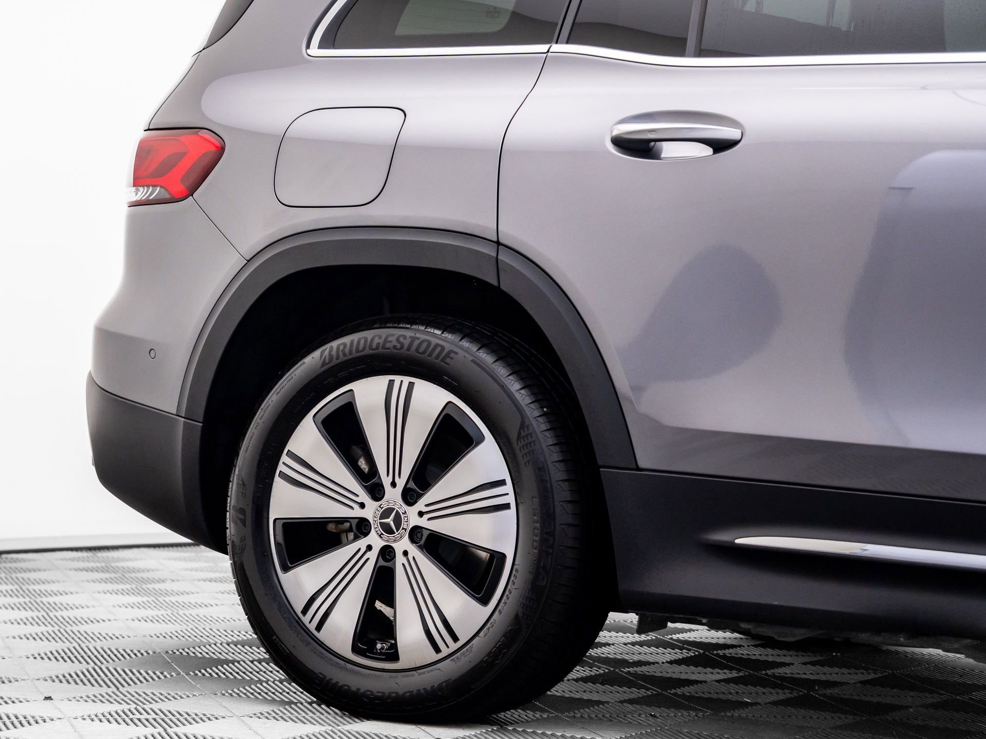 Used 2023 Mercedes-Benz EQB 300 4MATIC w/ Exclusive Package image 36