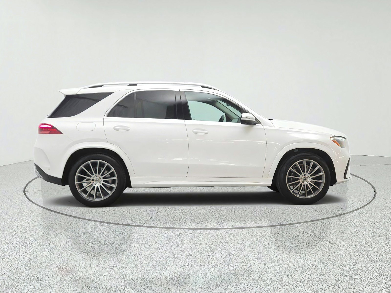 Used 2024 Mercedes-Benz GLE 350 4MATIC image 4
