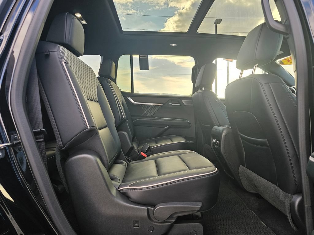 Certified 2025 GMC Acadia Denali w/ Super Cruise Package AWD/4WD image 19