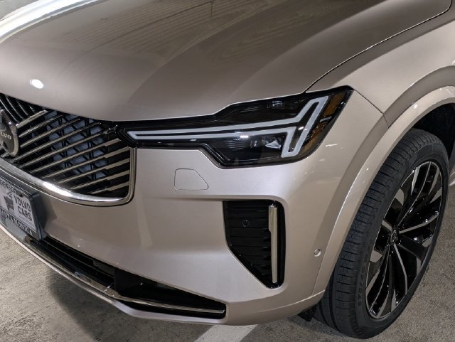 New 2026 Volvo XC90 T8 Plus w/ Protection Package AWD/4WD image 9