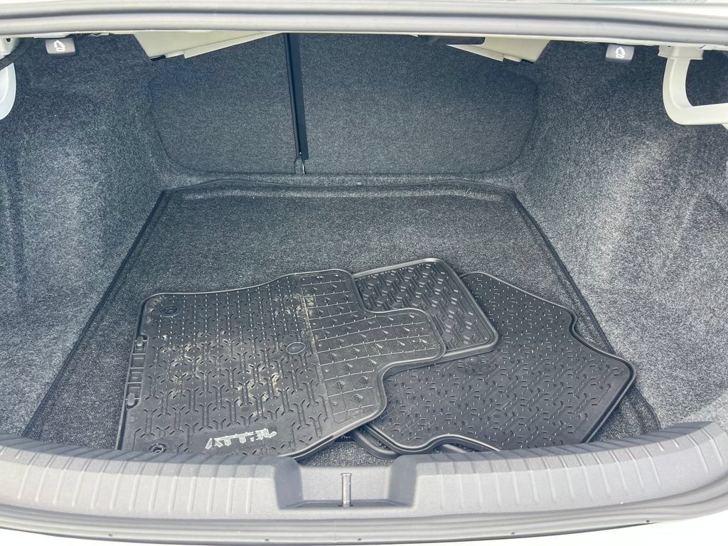 Used 2025 Volkswagen Jetta SE FWD image 15