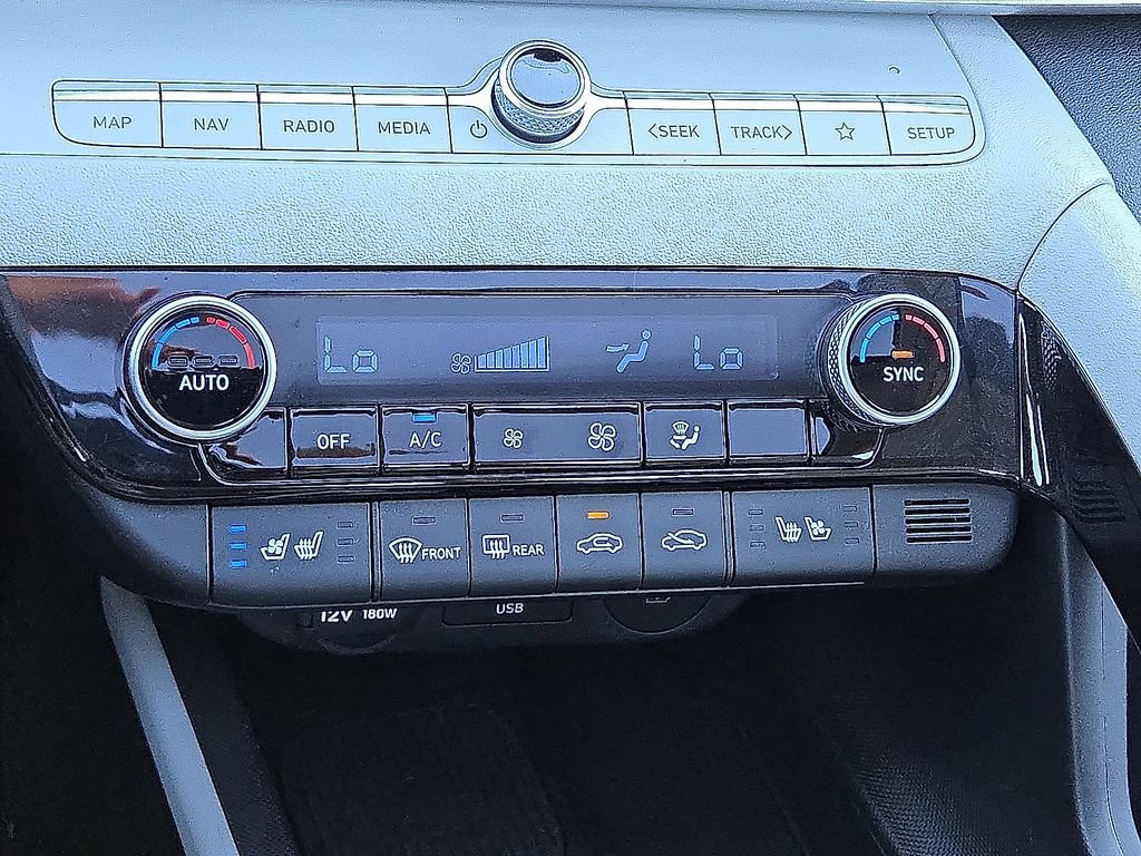 Used 2025 Hyundai Elantra Limited image 30