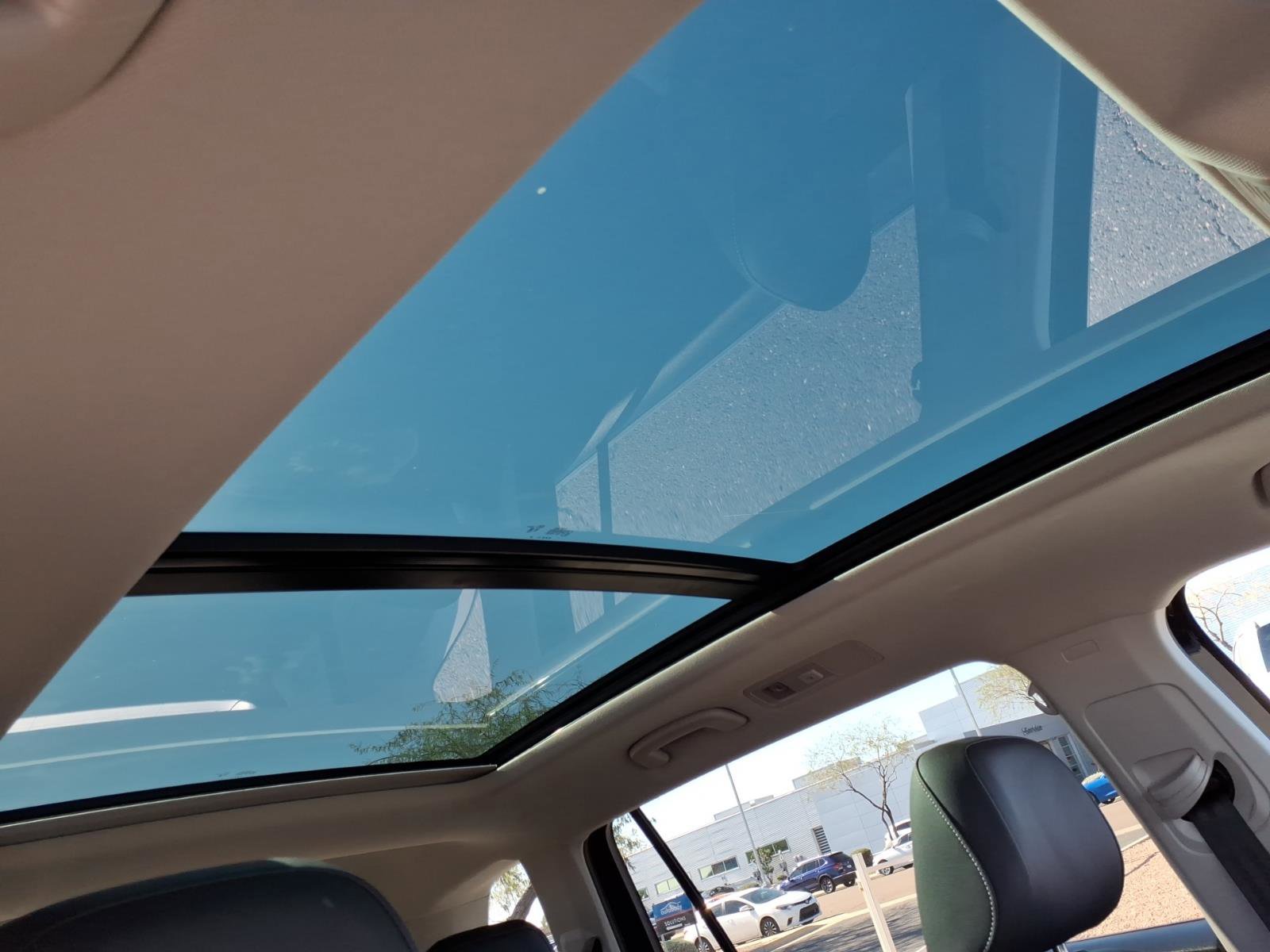 Certified 2023 Volkswagen Tiguan SE w/ Panoramic Sunroof Package image 10