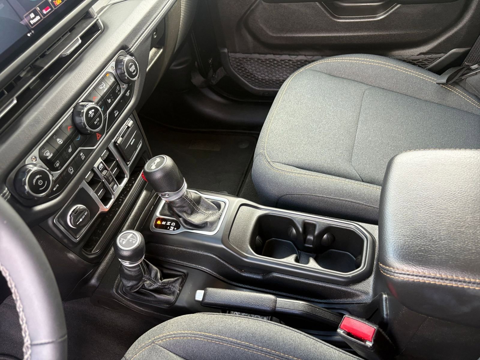 Used 2025 Jeep Wrangler Unlimited Sahara AWD/4WD image 41