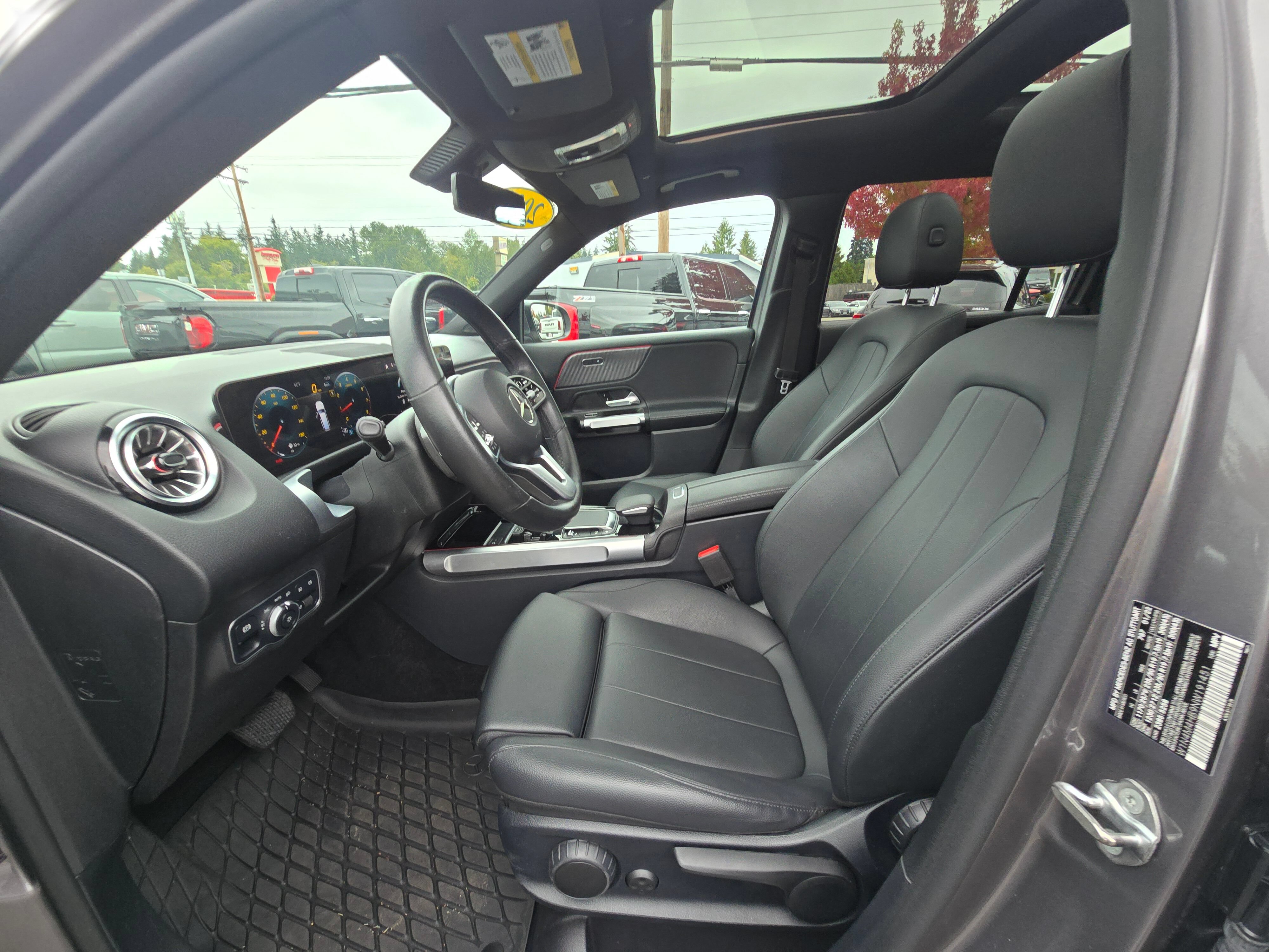 Used 2022 Mercedes-Benz GLB 250 4MATIC image 20