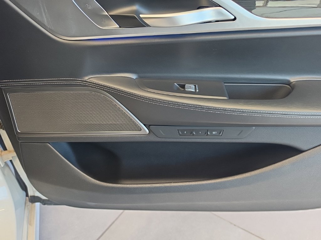 Used 2022 BMW 740i w/ Premium Package RWD image 61
