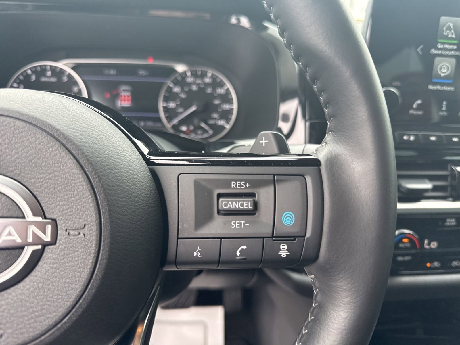 Certified 2025 Nissan Pathfinder SL image 15