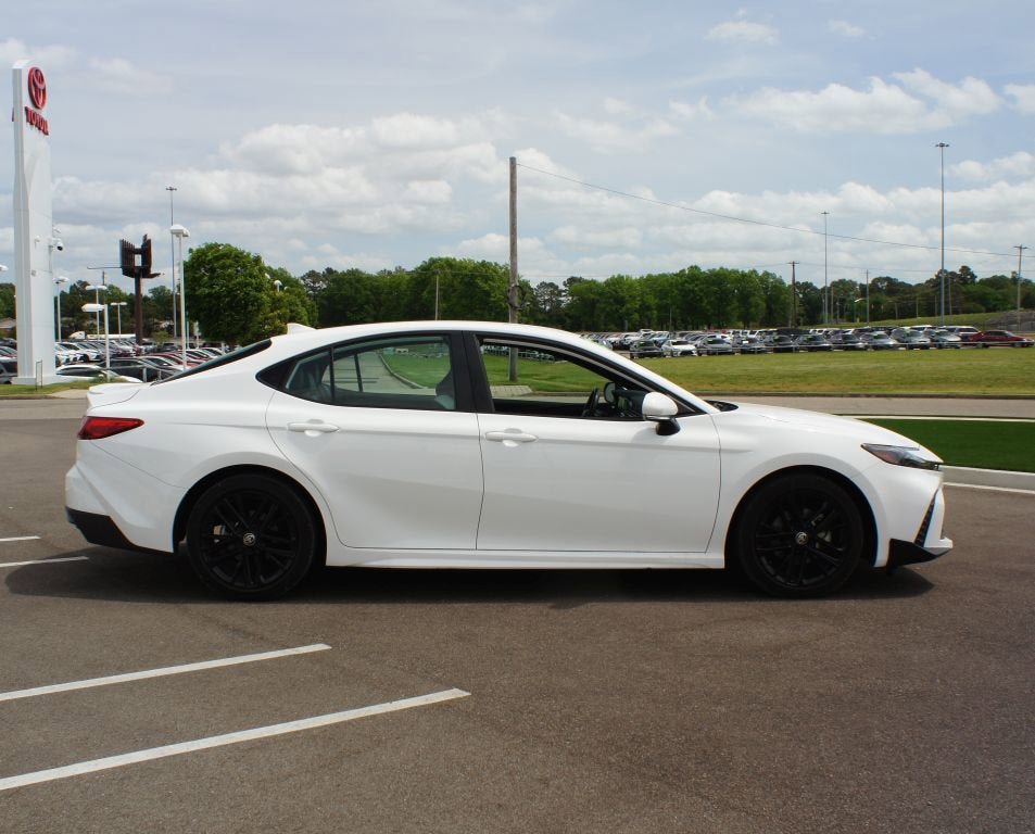 Used 2025 Toyota Camry SE FWD image 20