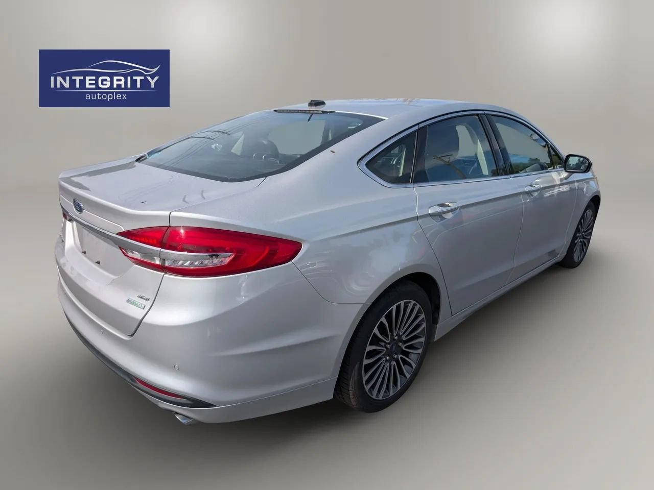 Used 2017 Ford Fusion SE w/ Fusion SE Technology Package FWD image 5