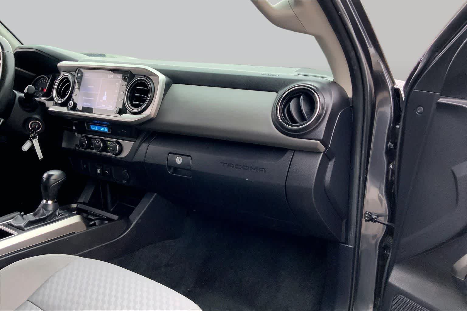 Used 2022 Toyota Tacoma SR5 RWD image 18