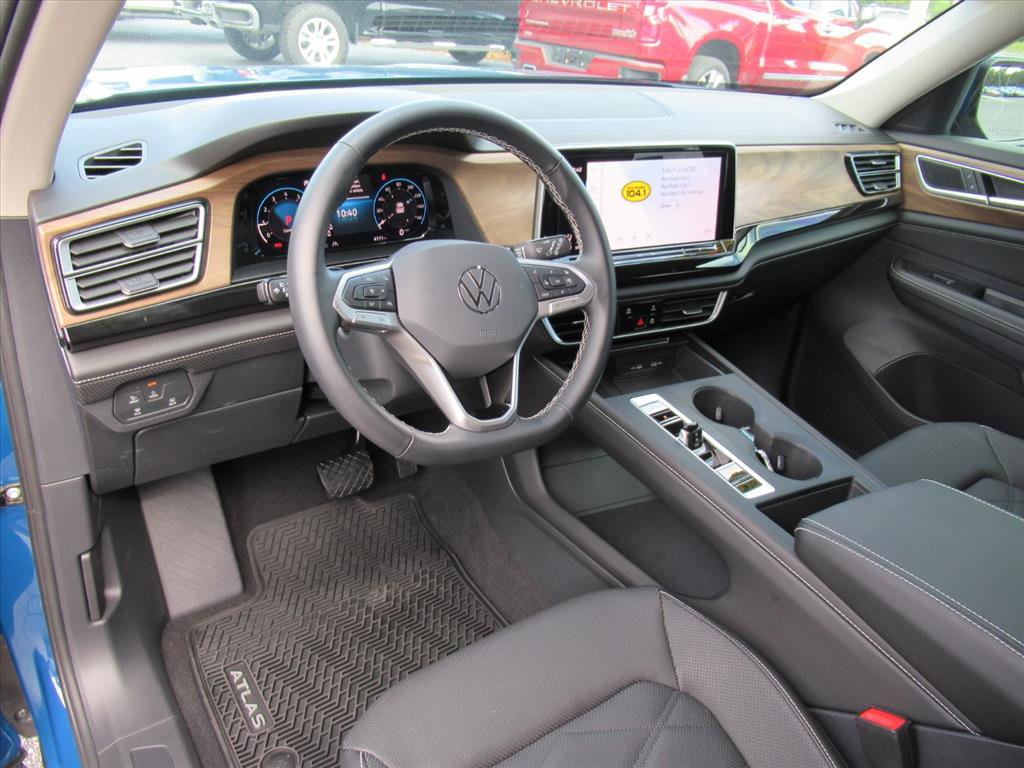 Used 2025 Volkswagen Atlas SE image 15