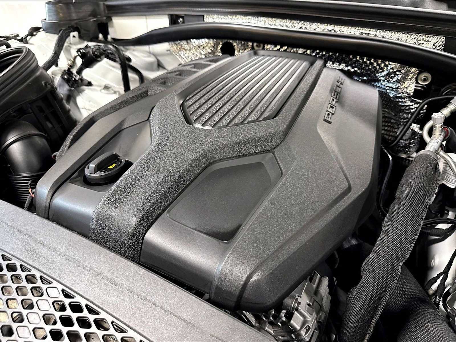 Used 2026 Porsche Macan AWD/4WD image 37