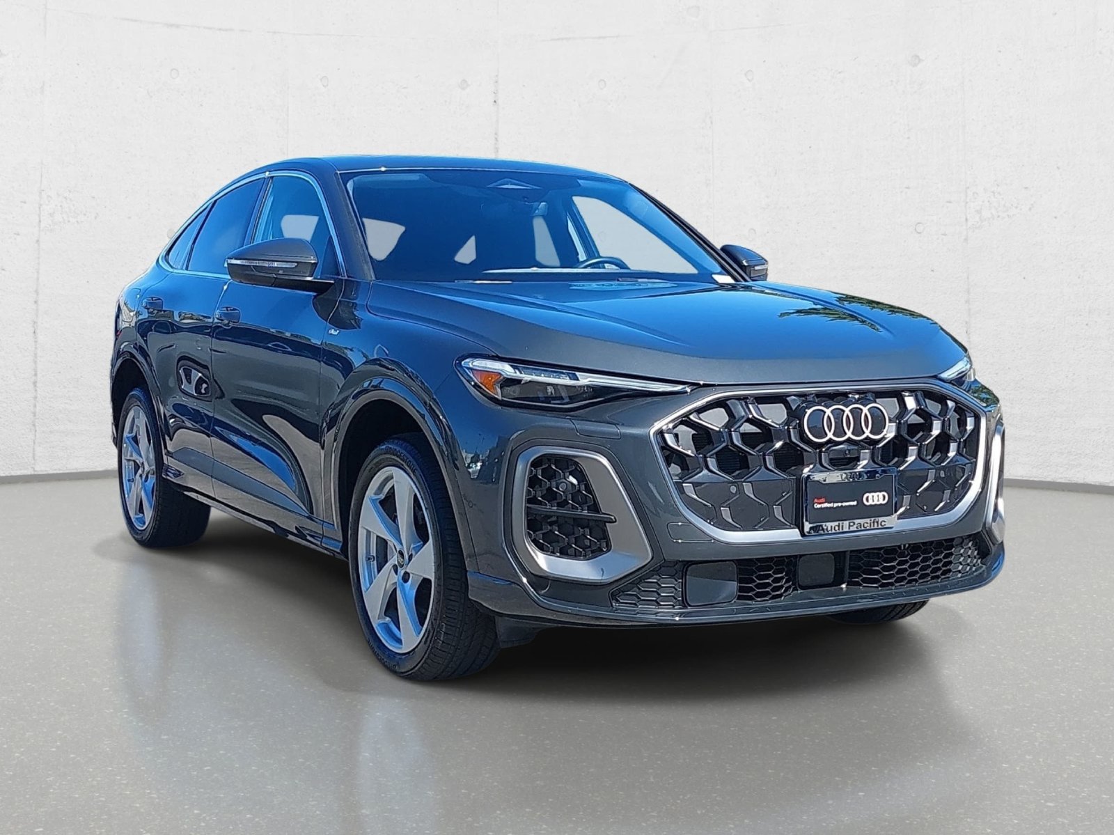 Used 2025 Audi Q5 Premium Plus AWD/4WD image 3