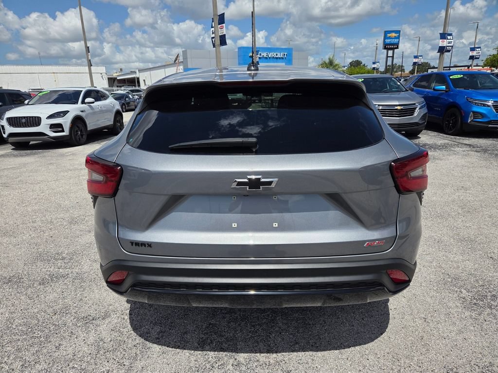 Used 2024 Chevrolet Trax RS FWD image 11