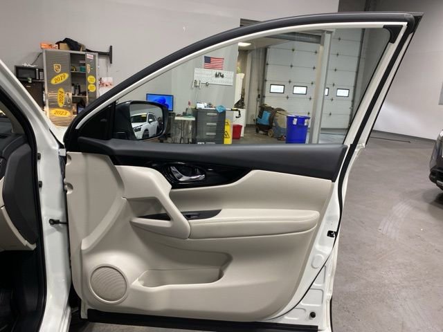 Certified 2022 Nissan Rogue Sport SV AWD/4WD image 28