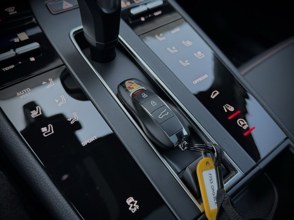 New 2025 Porsche Macan image 30