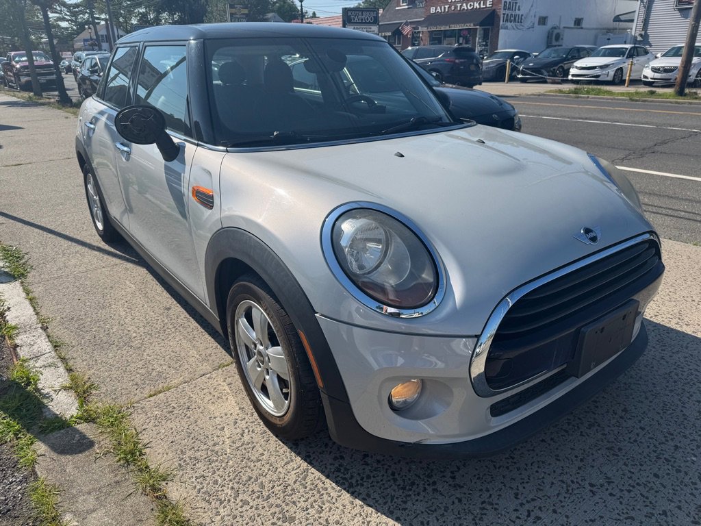 Used 2017 MINI Cooper 4-Door Hardtop image 9