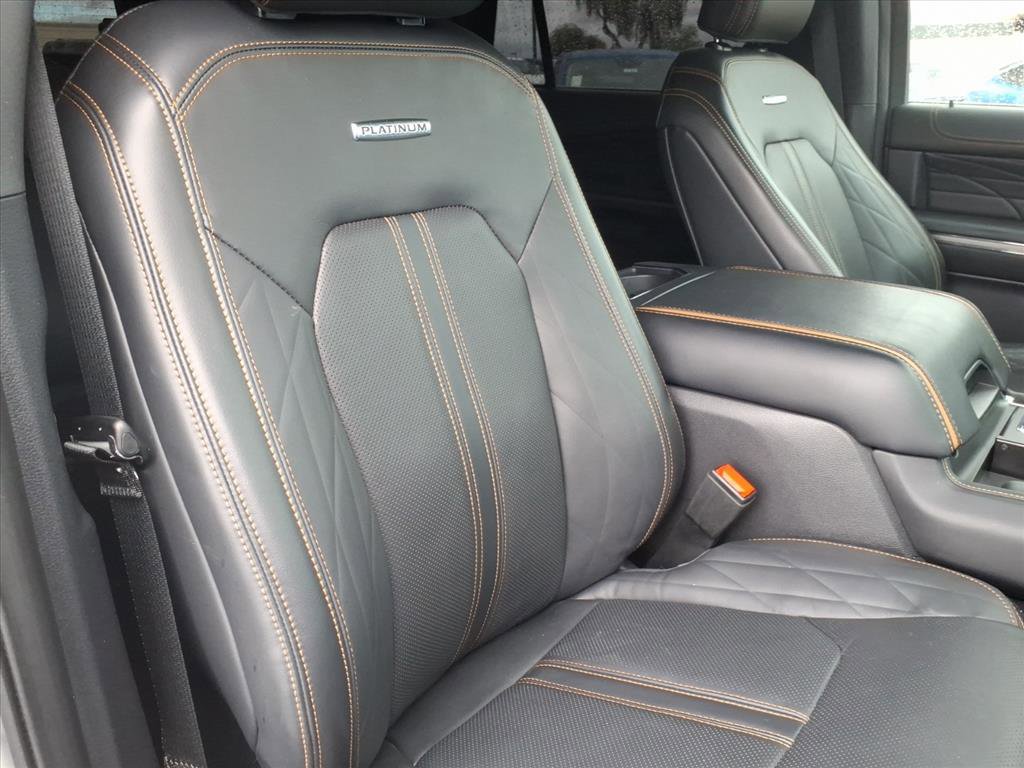 Used 2024 Ford Expedition Platinum image 11