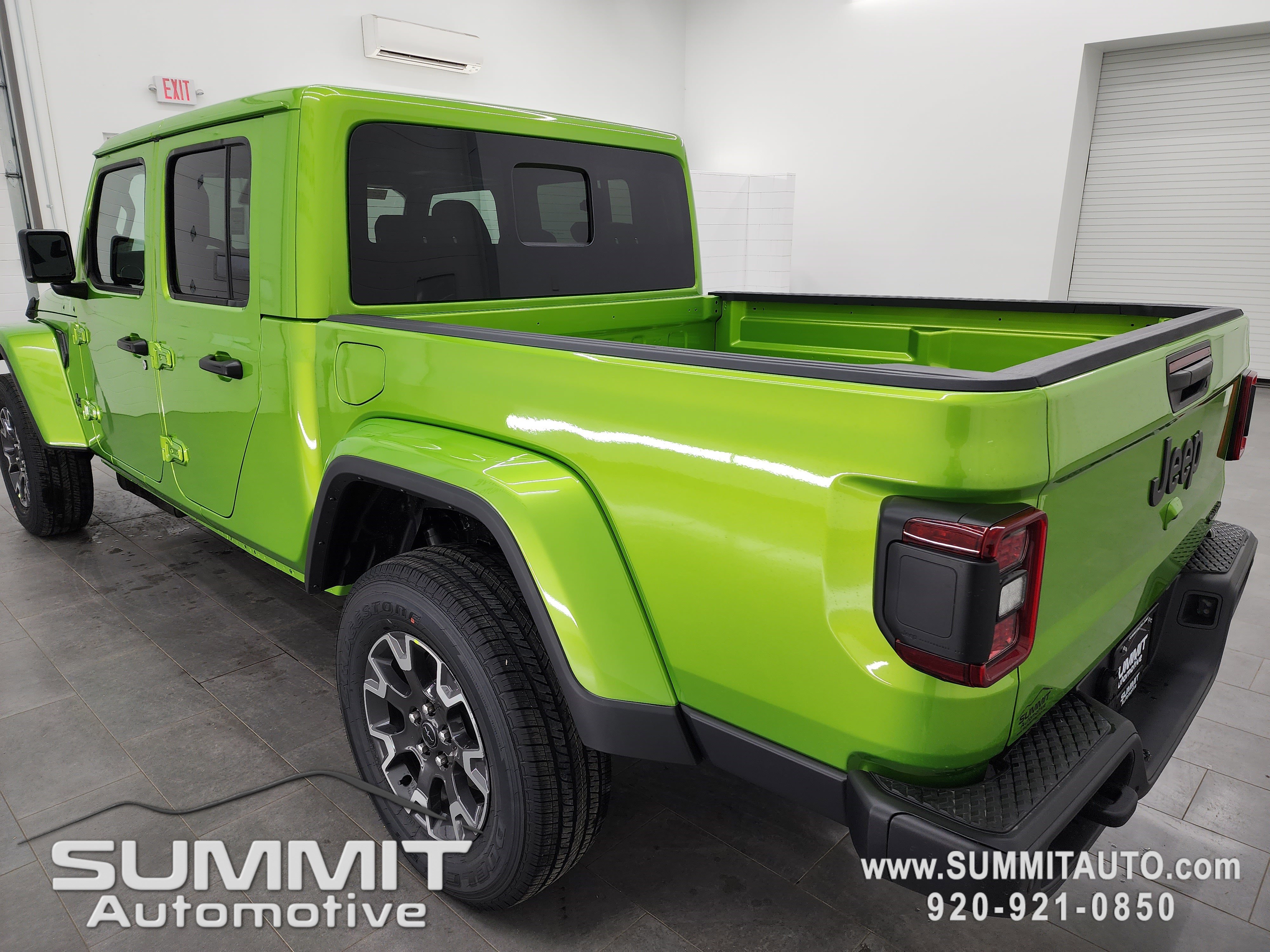 New 2026 Jeep Gladiator Sahara image 6