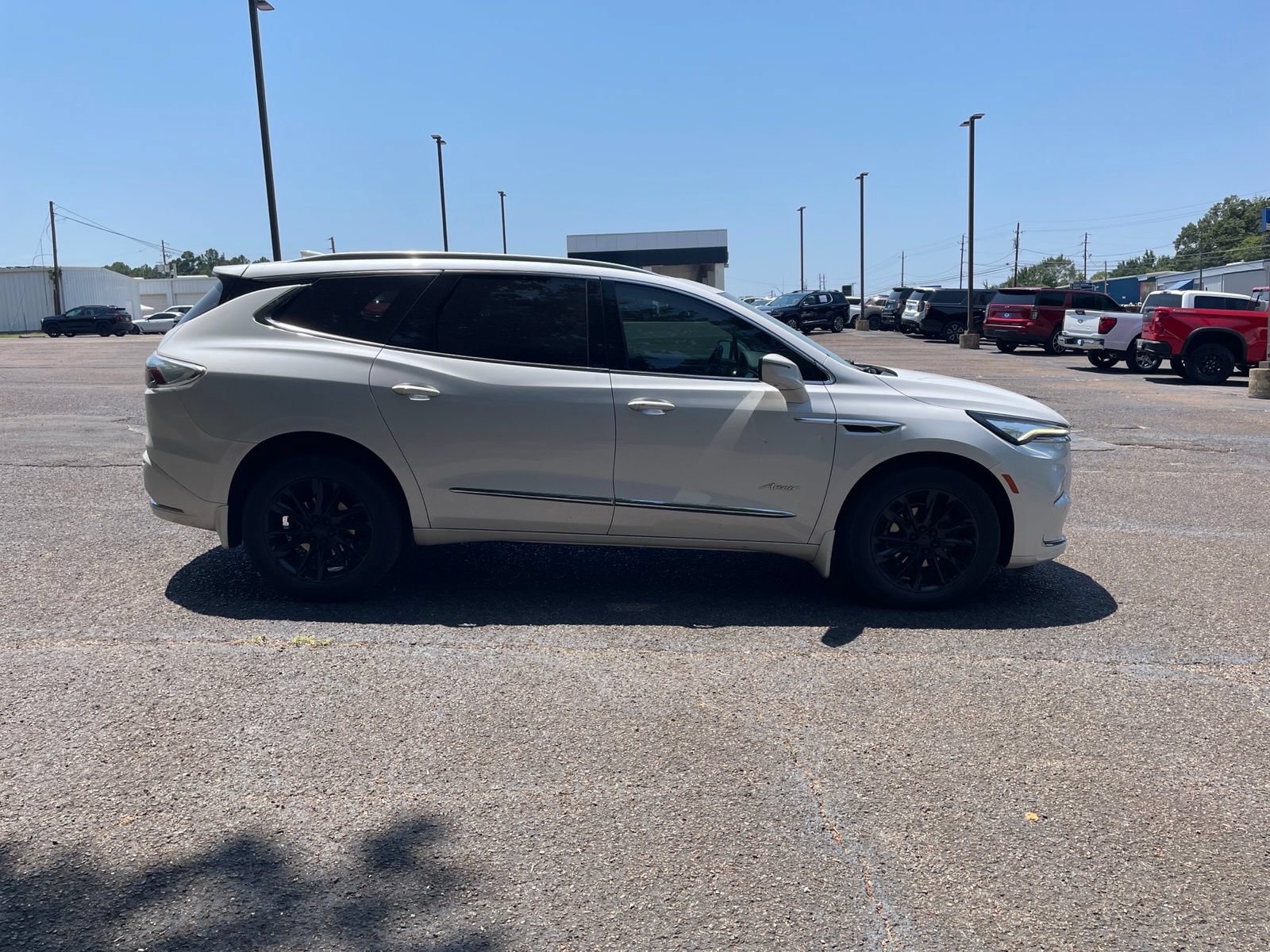 Used 2022 Buick Enclave Avenir w/ Avenir Technology Package FWD image 7