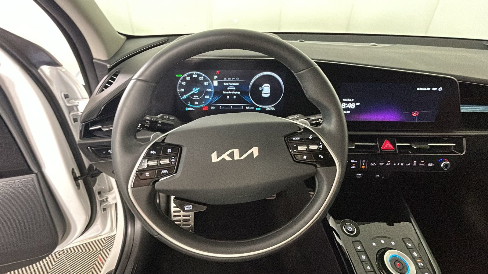 Used 2024 Kia Niro Wave w/ Wave Preserve Package FWD image 17