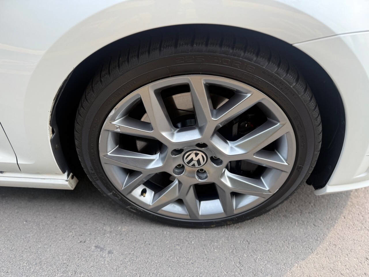 Used 2015 Volkswagen Golf R 4-Door image 14