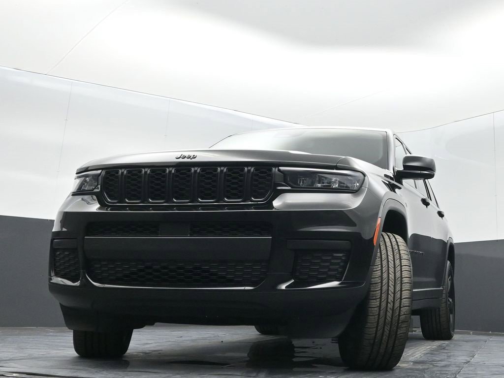 Used 2022 Jeep Grand Cherokee L Laredo image 30
