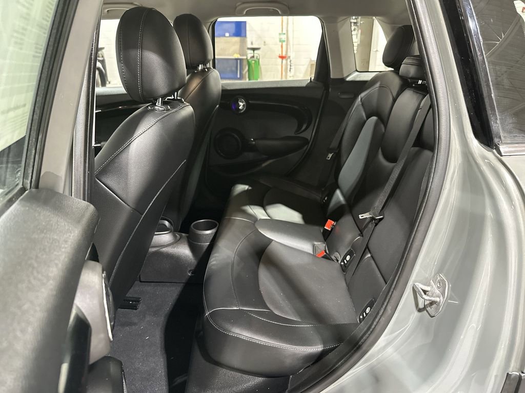 Used 2019 MINI Cooper 4-Door Hardtop image 24