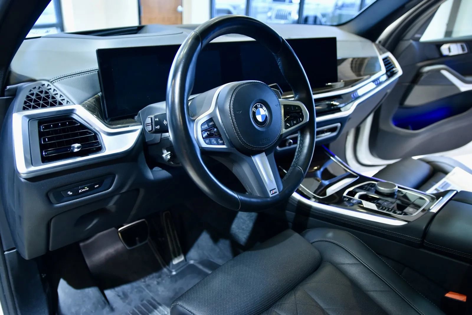 Used 2024 BMW X5 xDrive40i w/ M Sport Package image 12