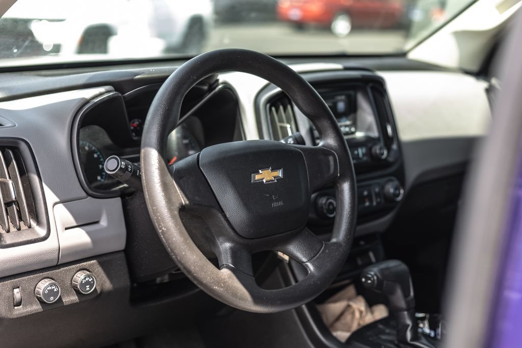Used 2017 Chevrolet Colorado W/T AWD/4WD image 9