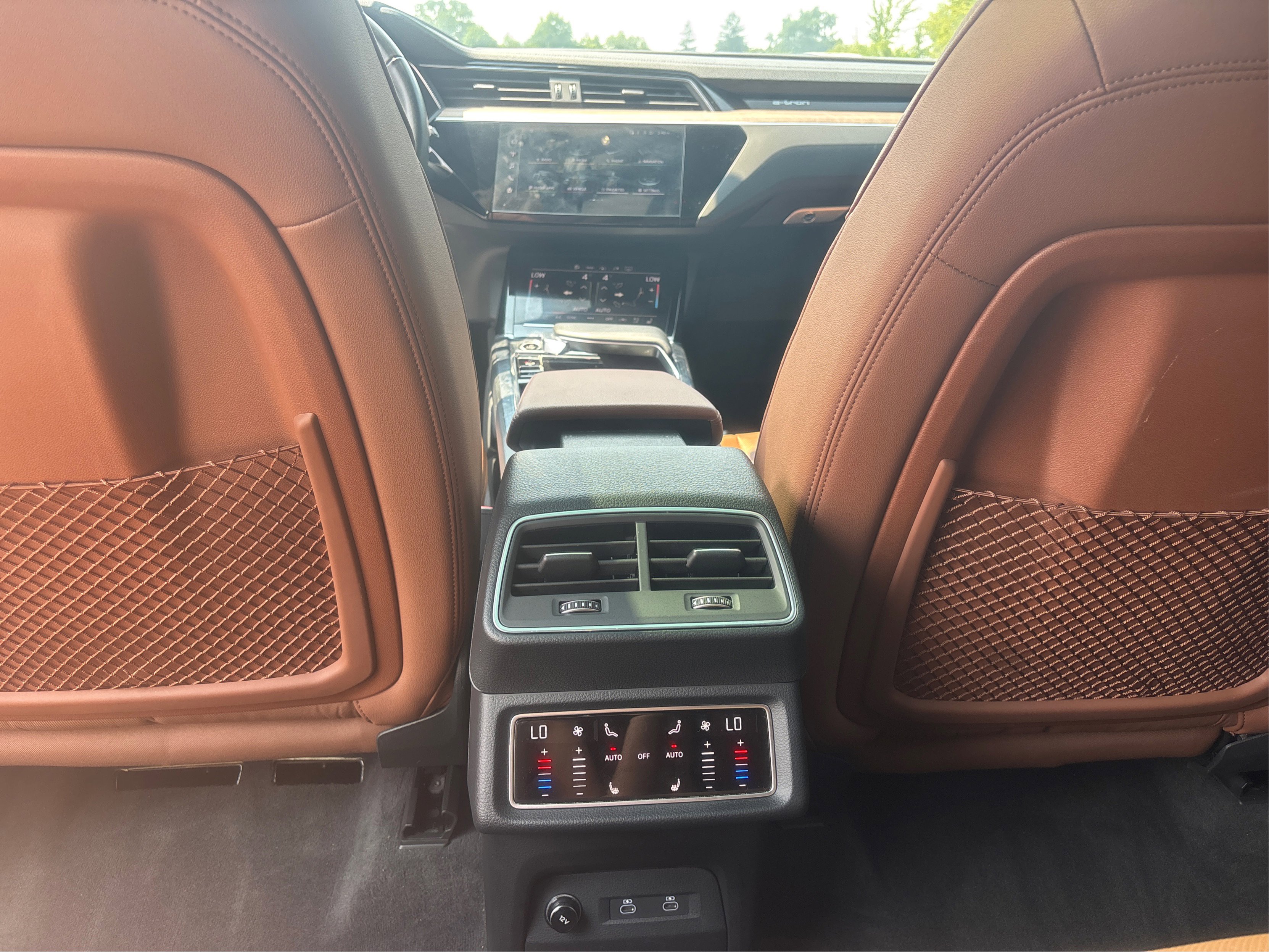 Used 2024 Audi Q8 e-tron Premium Plus w/ Premium Plus Package image 24