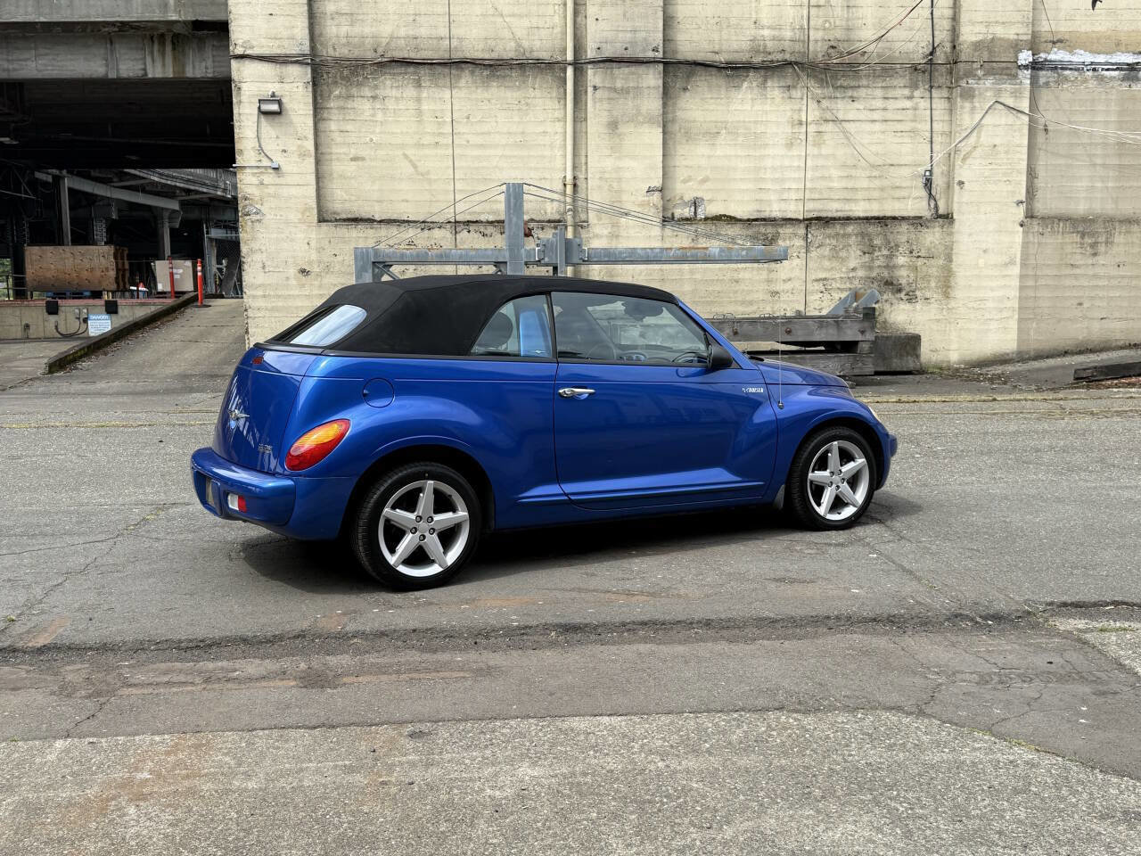 Used 2005 Chrysler PT Cruiser GT FWD image 10