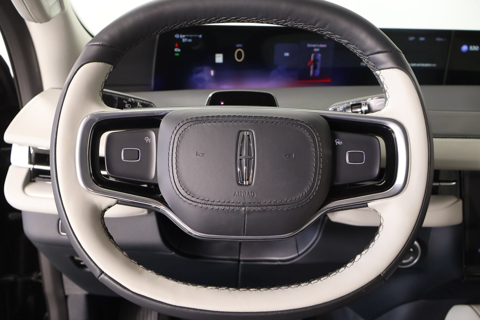 New 2026 Lincoln Navigator Premiere AWD/4WD image 3