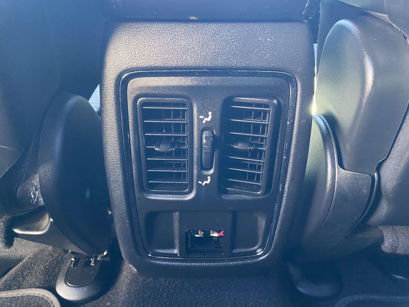 Used 2020 Jeep Grand Cherokee Altitude AWD/4WD image 23