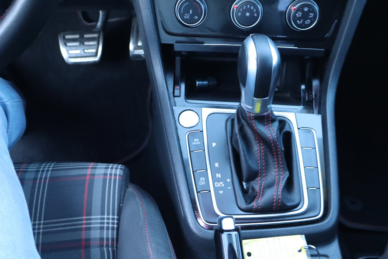 Used 2017 Volkswagen GTI Sport image 18