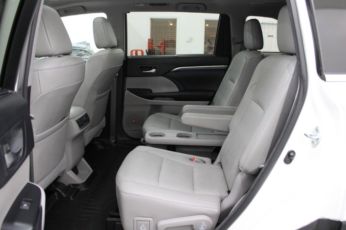 Used 2017 Toyota Highlander Limited Platinum AWD/4WD image 8