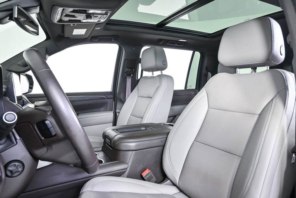 Used 2022 Chevrolet Suburban LT w/ LT Signature Plus Package RWD image 6