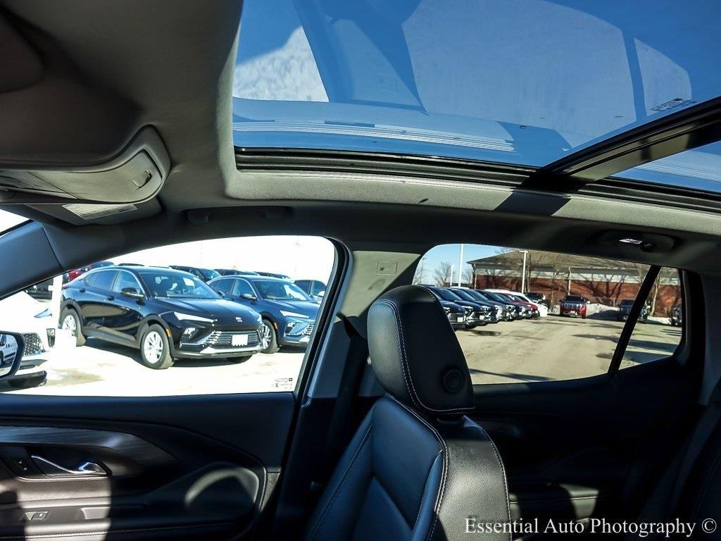 Used 2024 GMC Terrain SLT w/ Tech Package image 11
