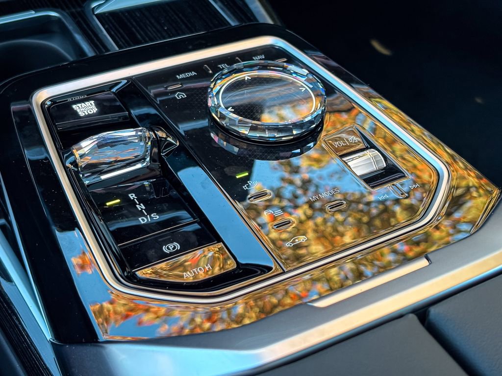 New 2026 BMW 740i xDrive w/ Premium Package image 26