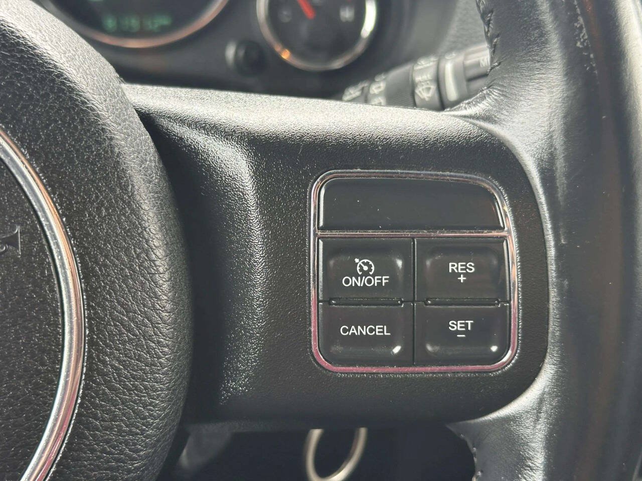 Used 2015 Jeep Wrangler Unlimited Rubicon w/ Dual Top Group AWD/4WD image 29